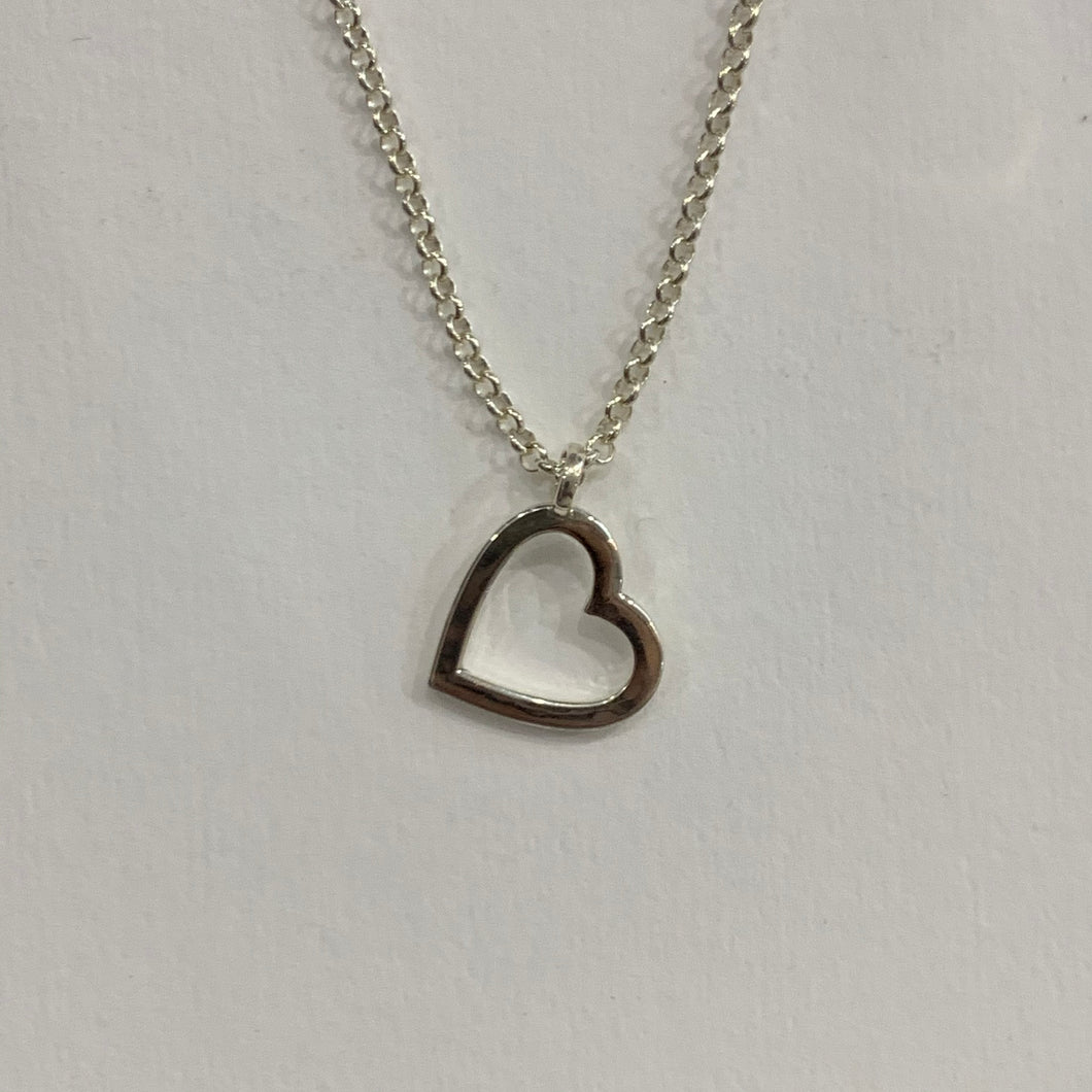 OPEN HEART PENDANT