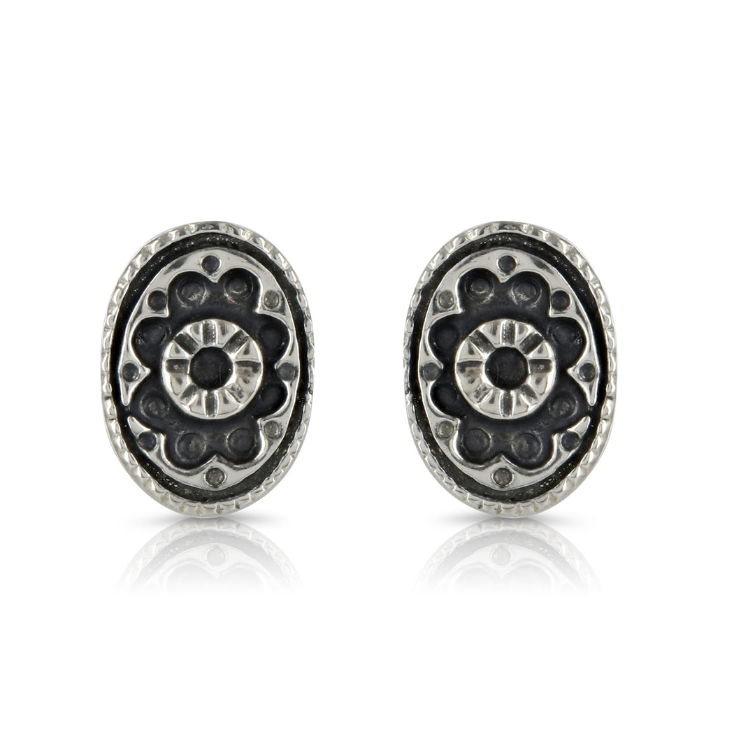 SILVER OVAL STUD EARRINGS - Amabis